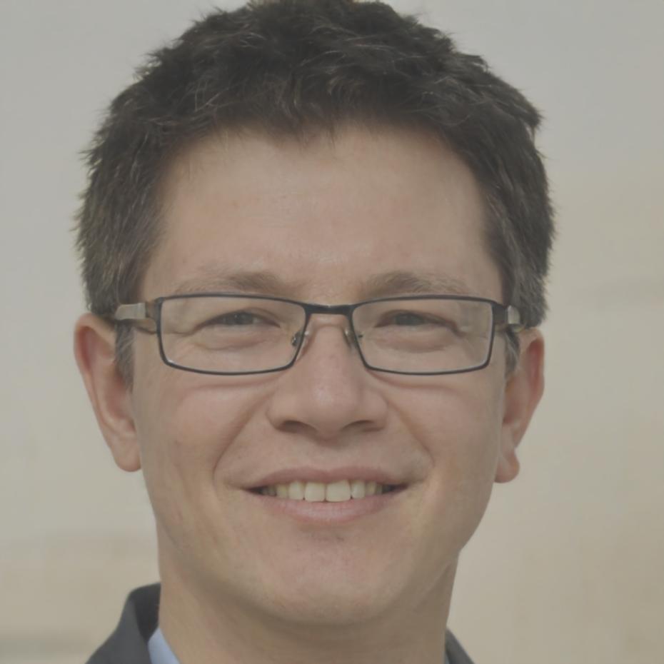 Finanzexperte und Mentor für fortgeschrittene Analysetechniken